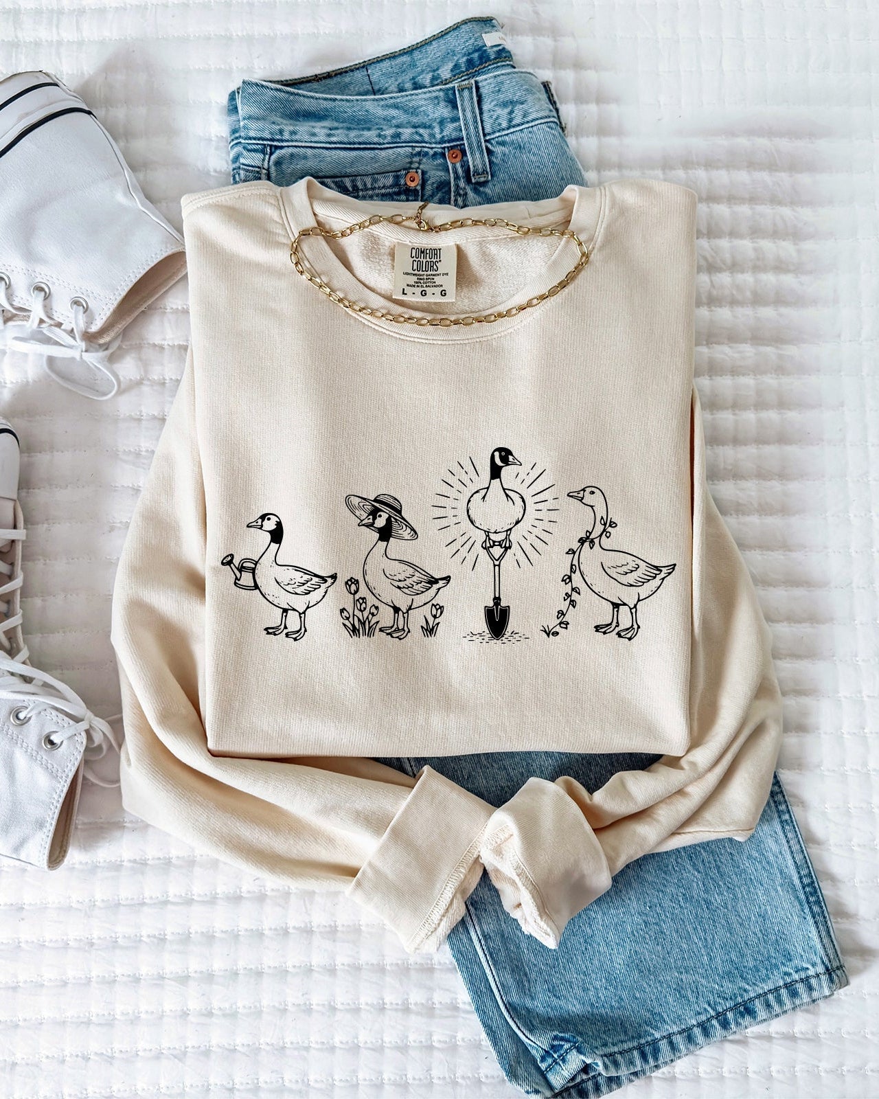Goose Gardening Plant Lady Comfort Colors Garment-Dyed Sweatshirt – Floral Nature Graphic Ivory