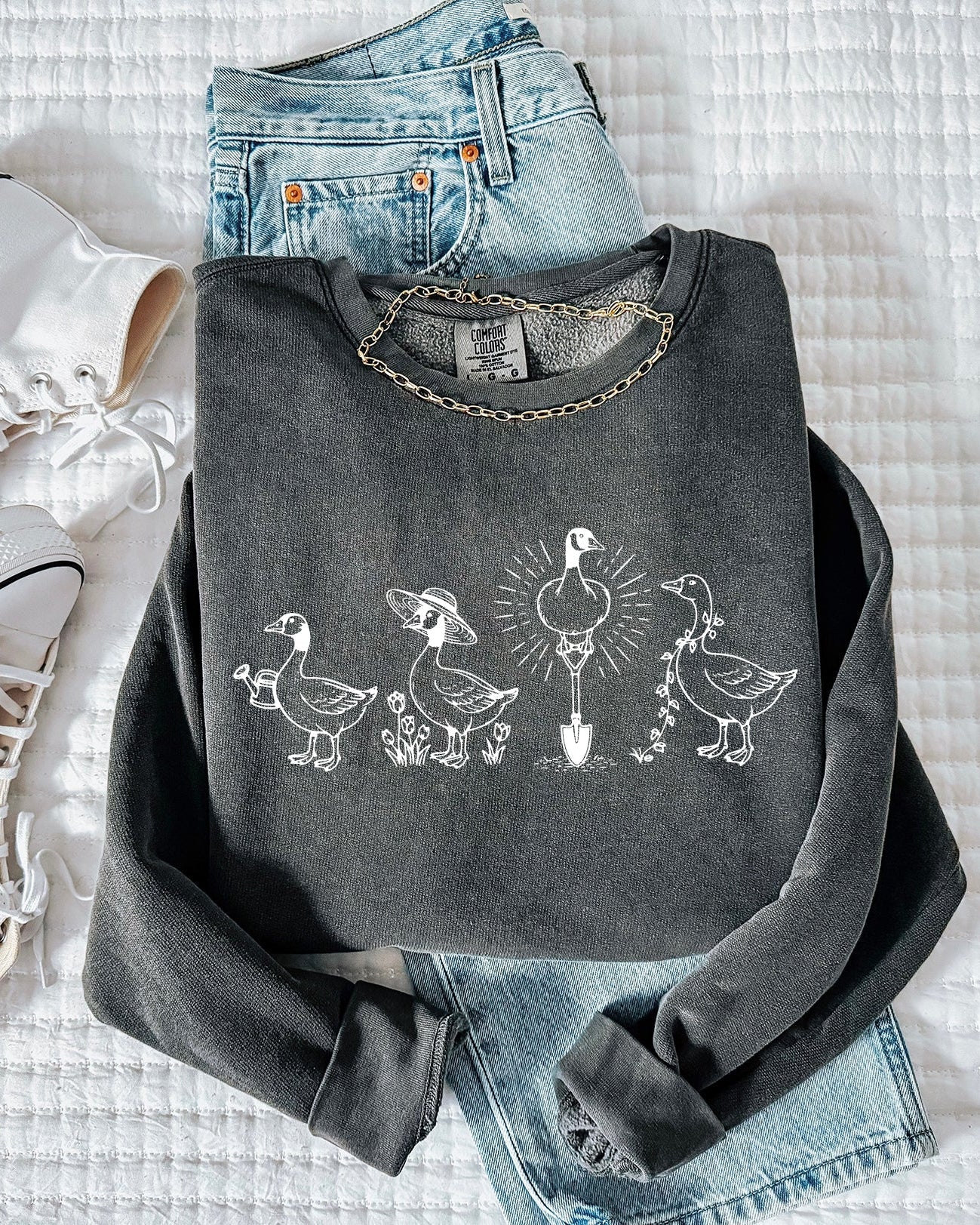 Goose Gardening Plant Lady Comfort Colors Garment-Dyed Sweatshirt – Floral Nature Graphic Pepper