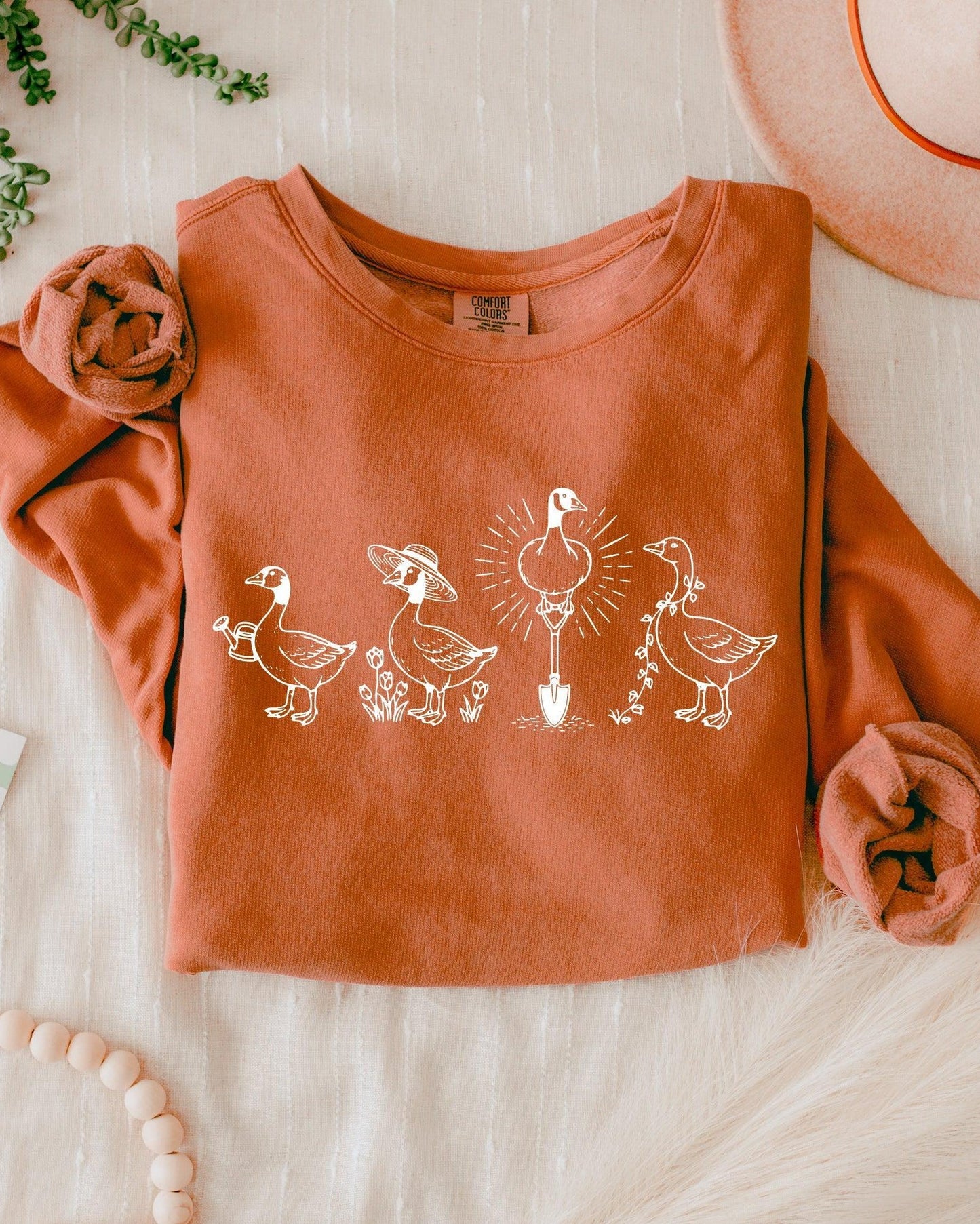 Goose Gardening Plant Lady Comfort Colors Garment-Dyed Sweatshirt – Floral Nature Graphic Yam