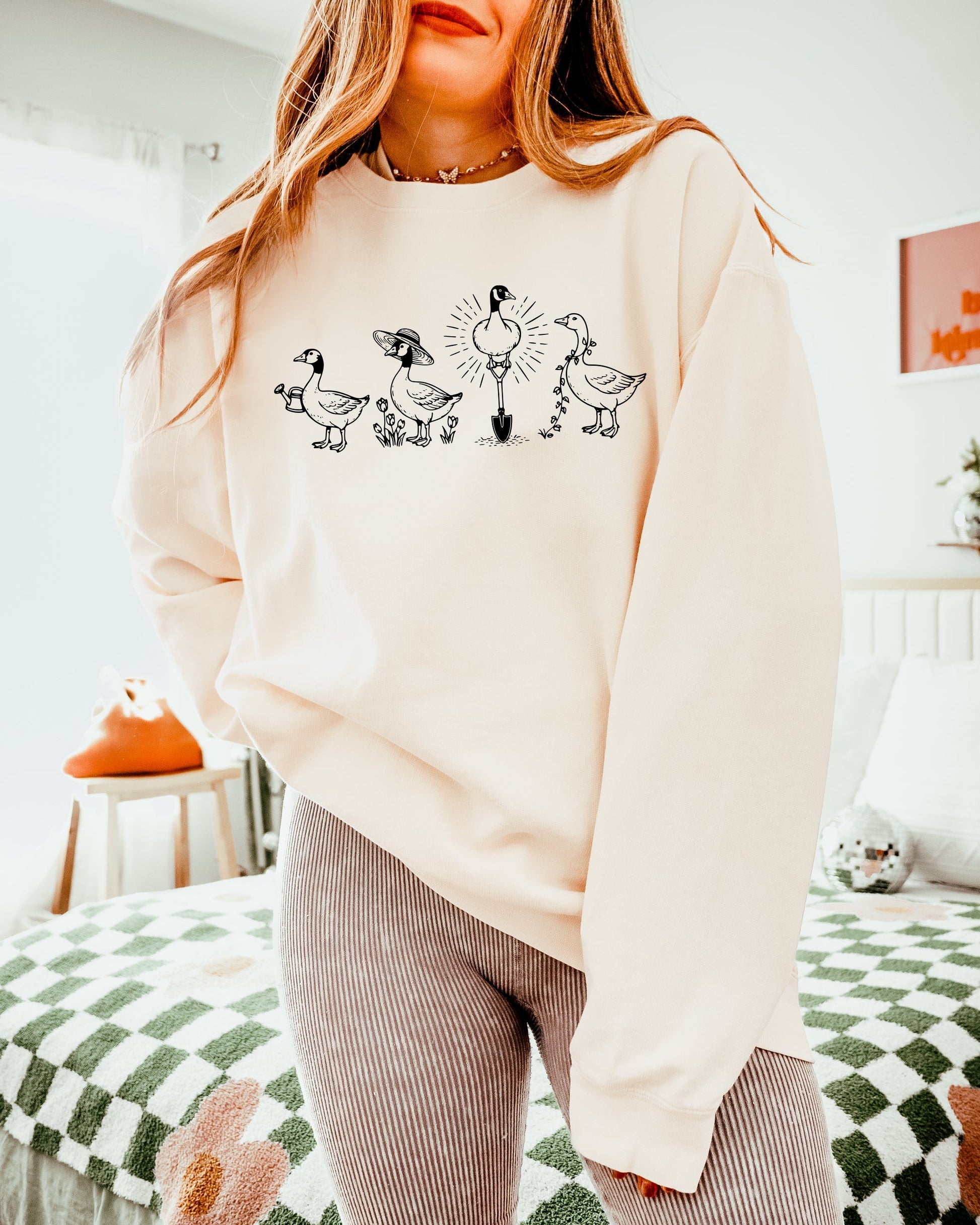 Goose Gardening Plant Lady Comfort Colors Garment-Dyed Sweatshirt – Floral Nature Graphic