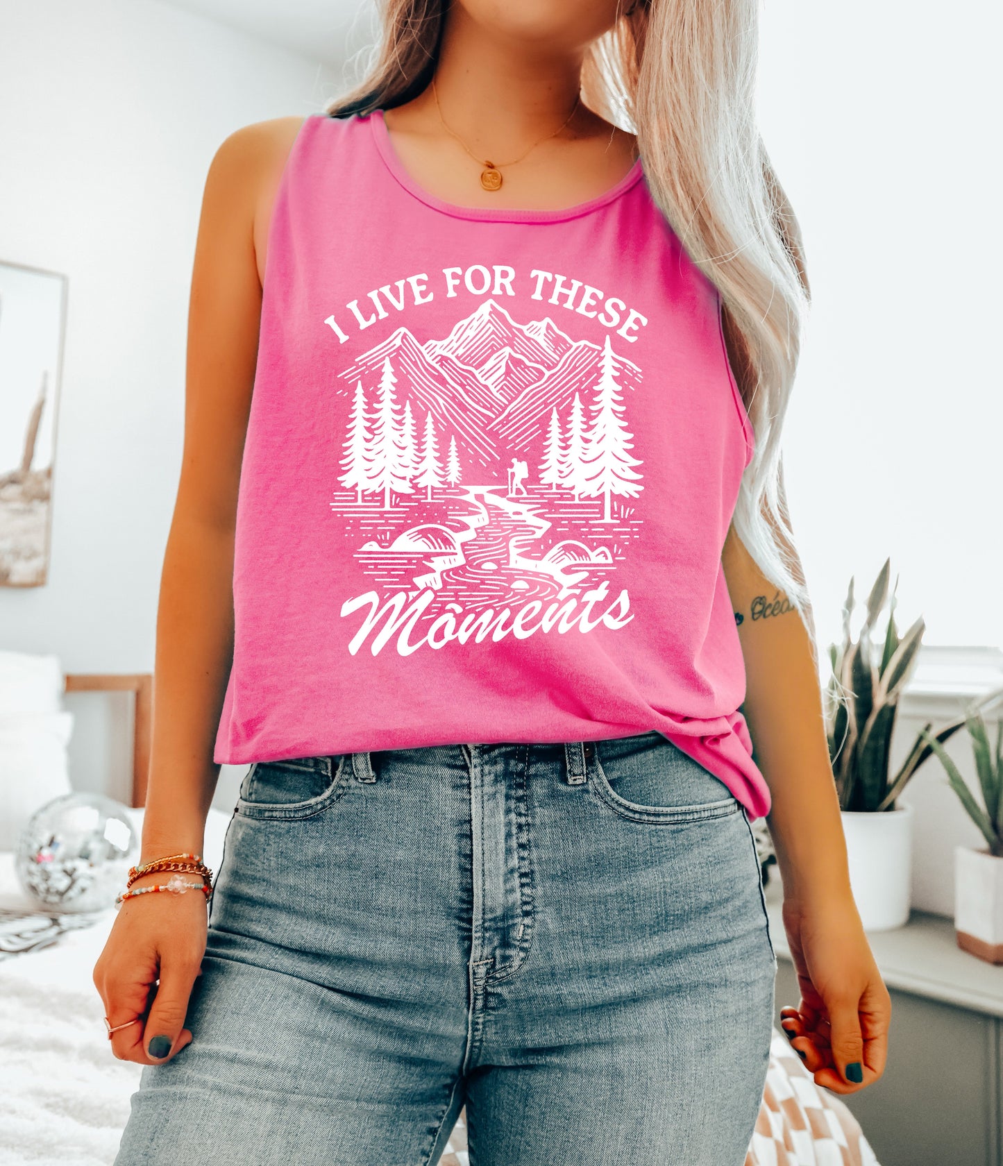 I Live for These Moments Mountain Tank Top – Comfort Colors Camping Hiking Nature Graphic Crunchberry