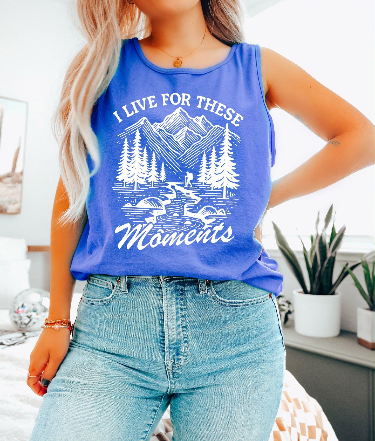 I Live for These Moments Mountain Tank Top – Comfort Colors Camping Hiking Nature Graphic Flo Blue