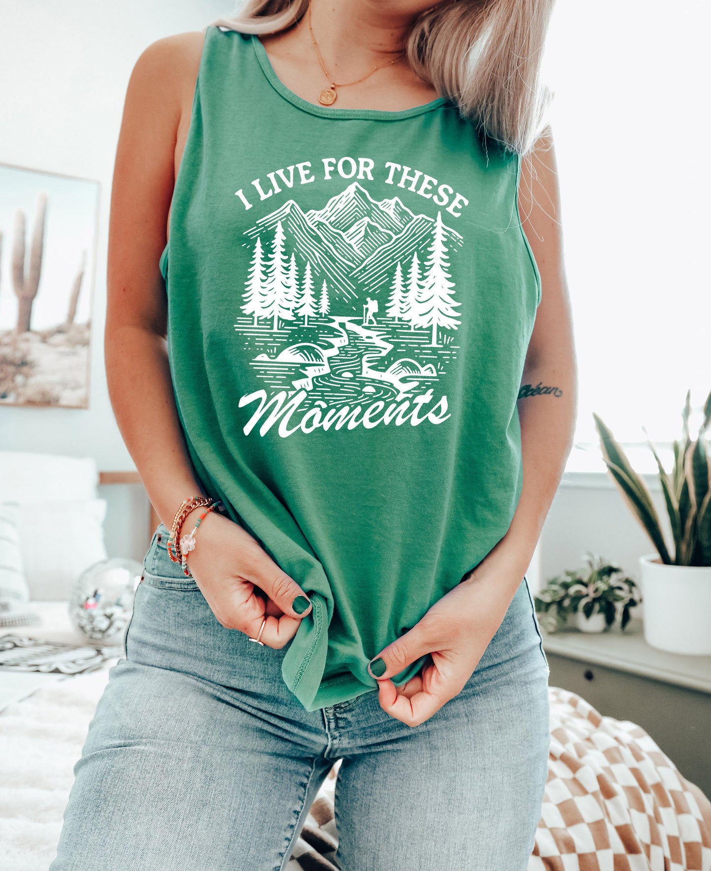 I Live for These Moments Mountain Tank Top – Comfort Colors Camping Hiking Nature Graphic Light Green