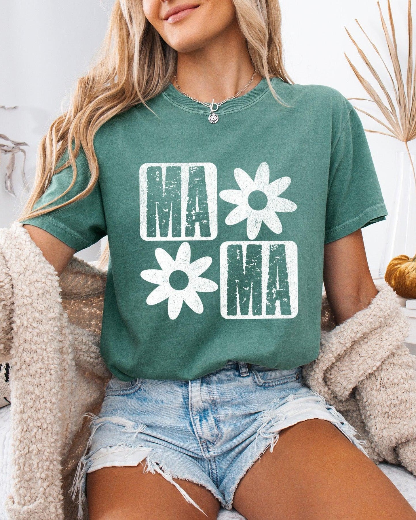 Mama Flower Comfort Colors T-Shirt – Floral Graphic Garment-Dyed Mom Tee Light Green