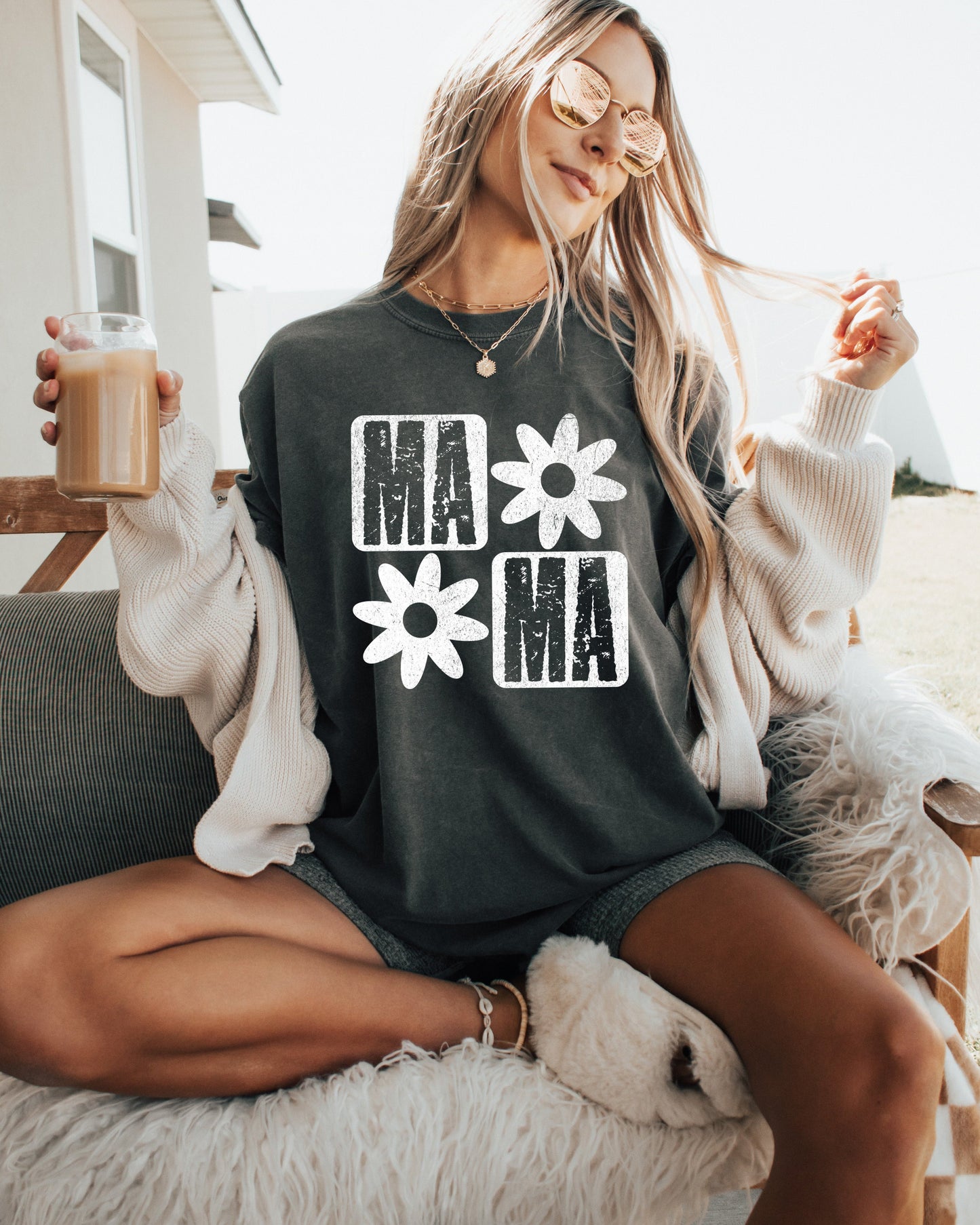 Mama Flower Comfort Colors T-Shirt – Floral Graphic Garment-Dyed Mom Tee Pepper