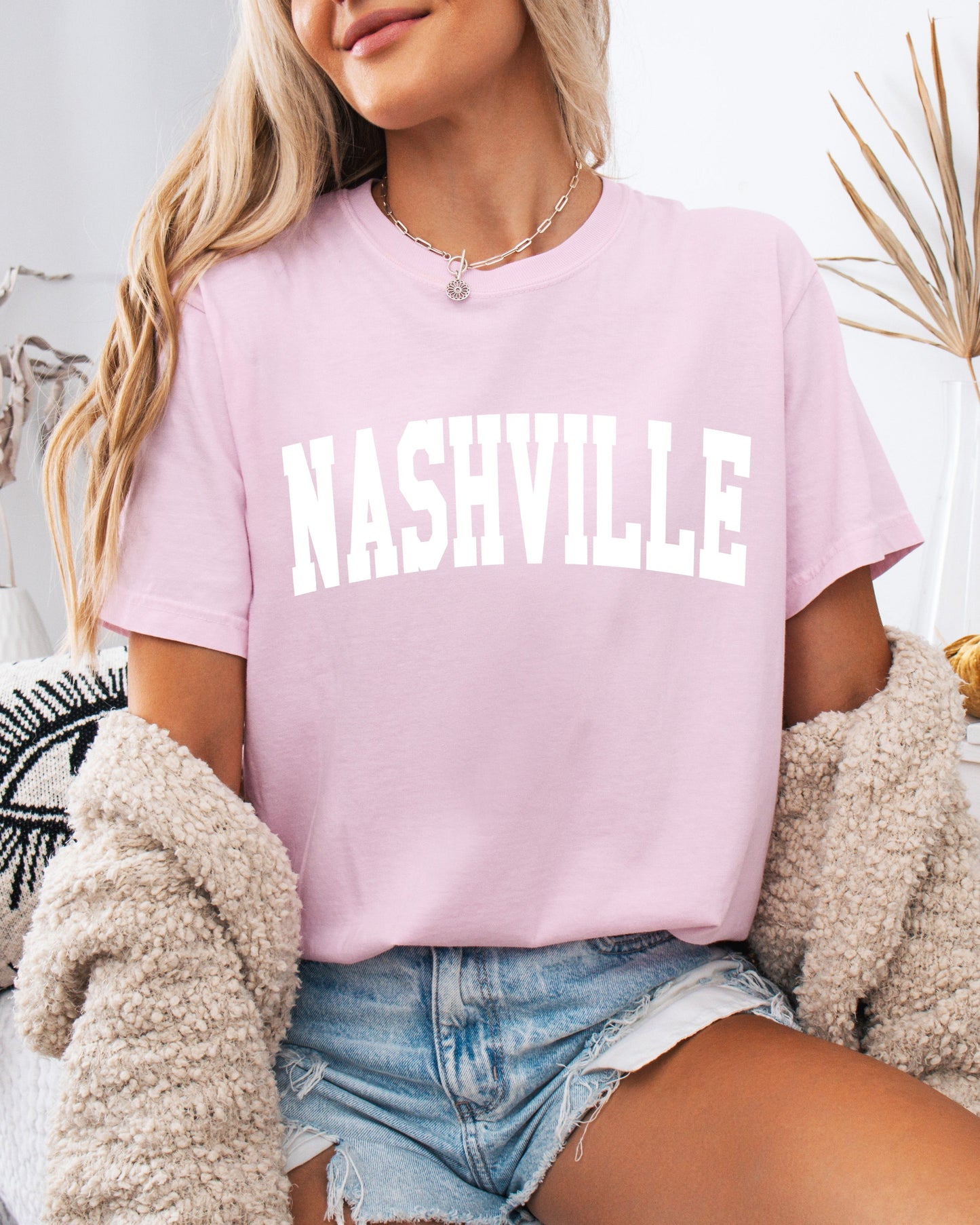 Nashville City Comfort Colors T-Shirt – Garment-Dyed Vintage Travel Graphic Tee Blossom