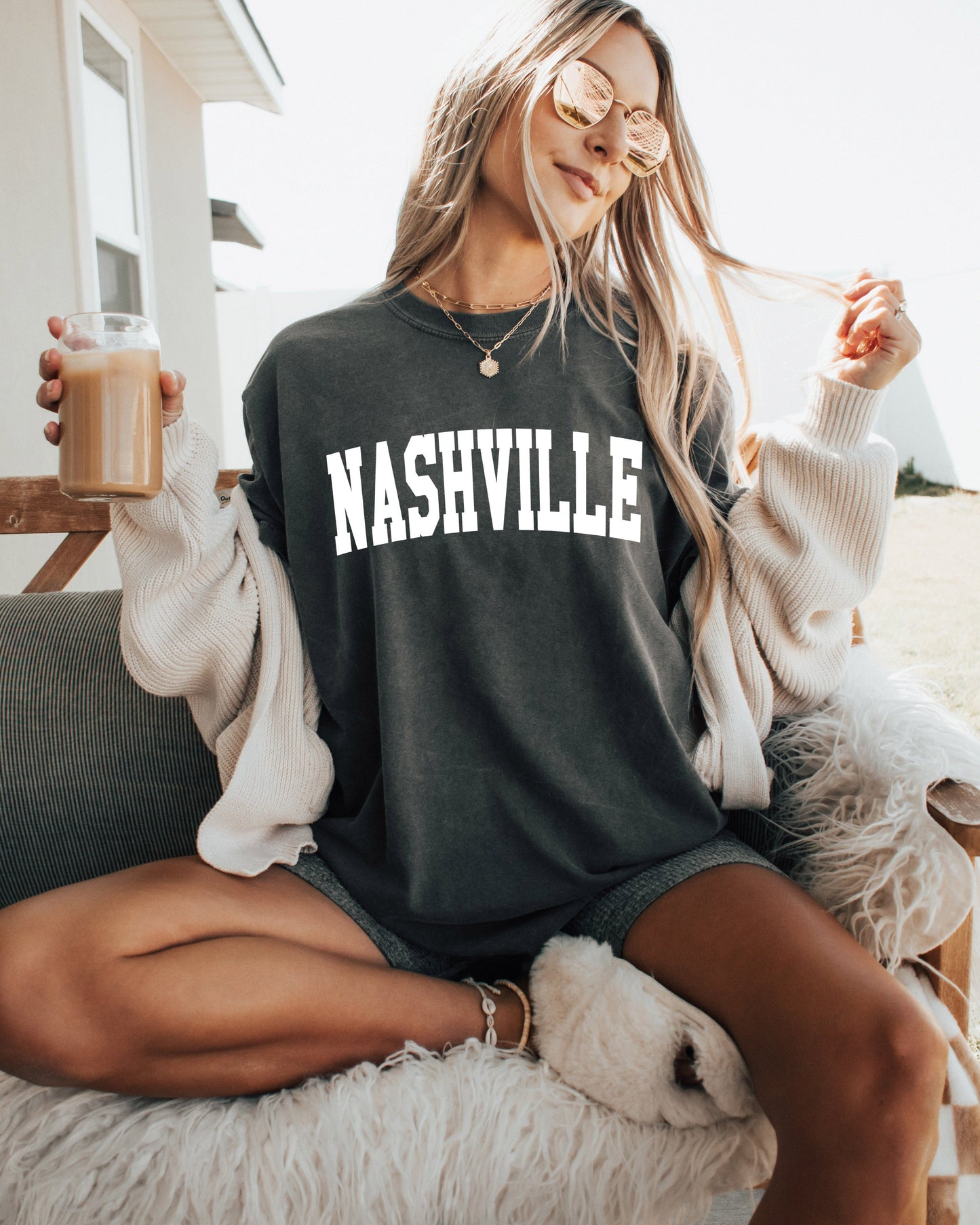 Nashville City Comfort Colors T-Shirt – Garment-Dyed Vintage Travel Graphic Tee Pepper