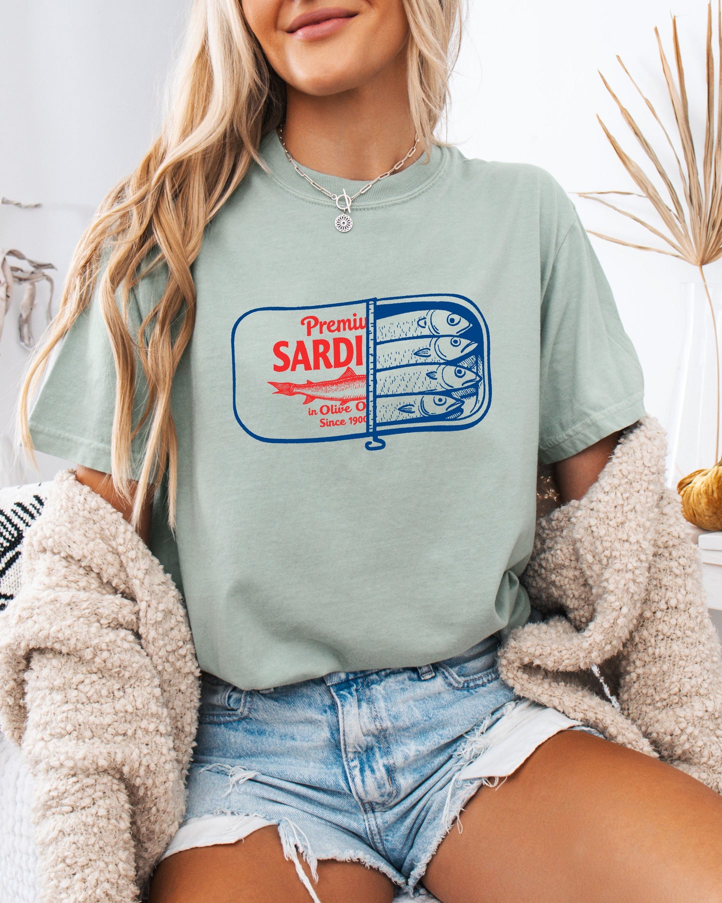 Sardines & Salmon Fish Comfort Colors T-Shirt – Nature Camping Hiking Outdoor Can Graphic Tee Bay