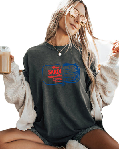 Sardines & Salmon Fish Comfort Colors T-Shirt – Nature Camping Hiking Outdoor Can Graphic Tee Pepper
