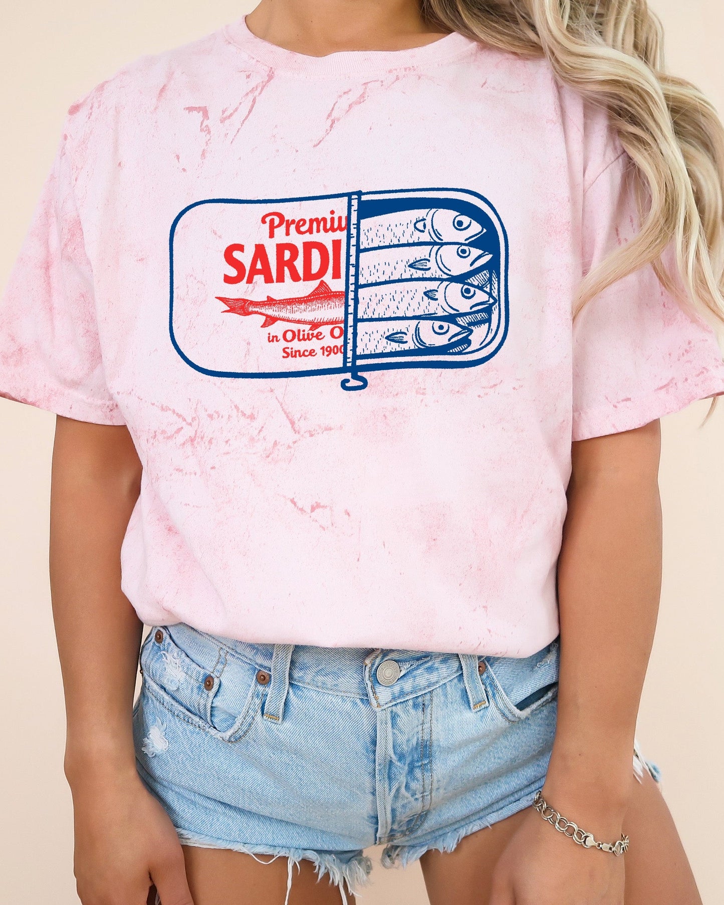 Sardines & Salmon Fish Comfort Colors T-Shirt – Nature Camping Hiking Outdoor Can Graphic Tee Clay
