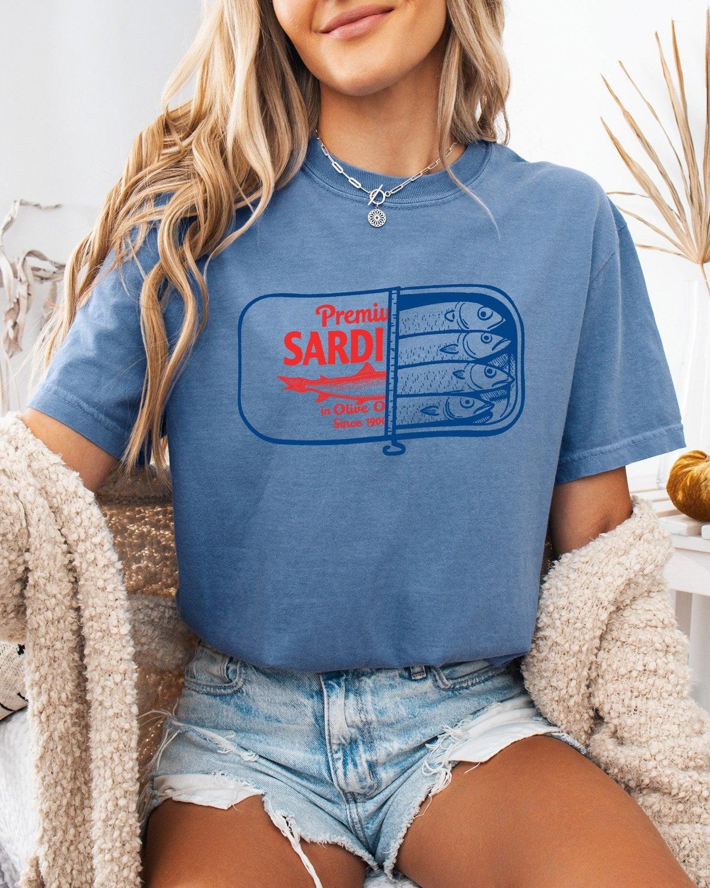 Sardines & Salmon Fish Comfort Colors T-Shirt – Nature Camping Hiking Outdoor Can Graphic Tee Blue Jean