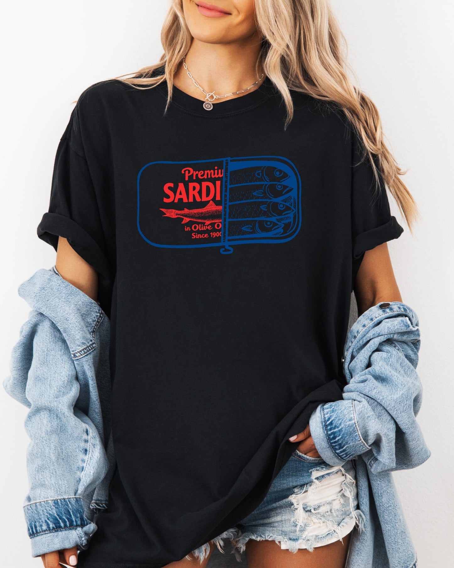 Sardines & Salmon Fish Comfort Colors T-Shirt – Nature Camping Hiking Outdoor Can Graphic Tee Black