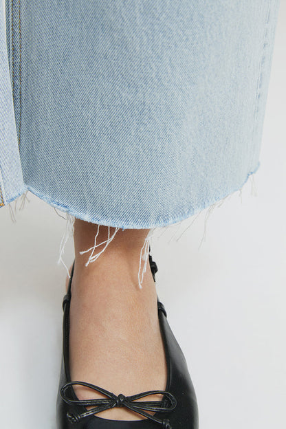 Moon Curve Raw Hem Crop Jeans HJ129